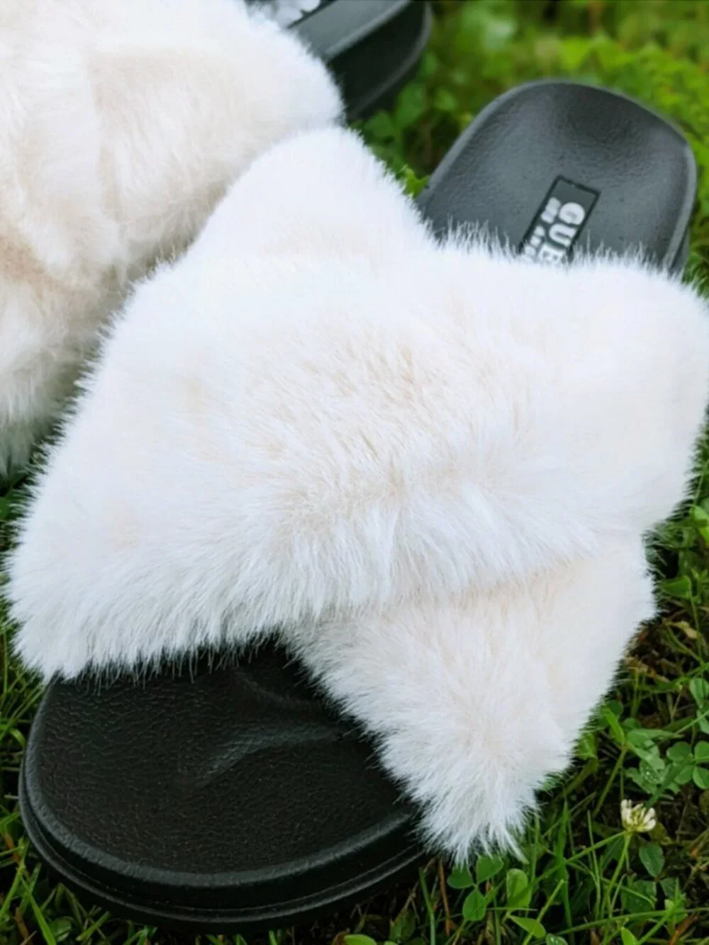 GUESS LOS ANGELES FAUX FUR SLIDES SANDAL CREAMY WHITE FLIRTY SUMMER GLAM NEW 7